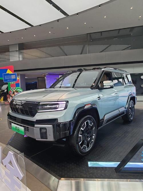 重庆252比亚迪方程豹硬派越野的爆款，英菲尼迪35周年与你共成长